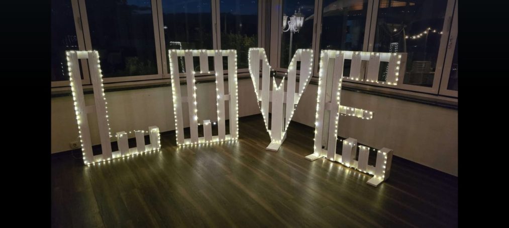 LOVE Schriftzug LOVE Schriftzug aus Holz mit Beleuchtung